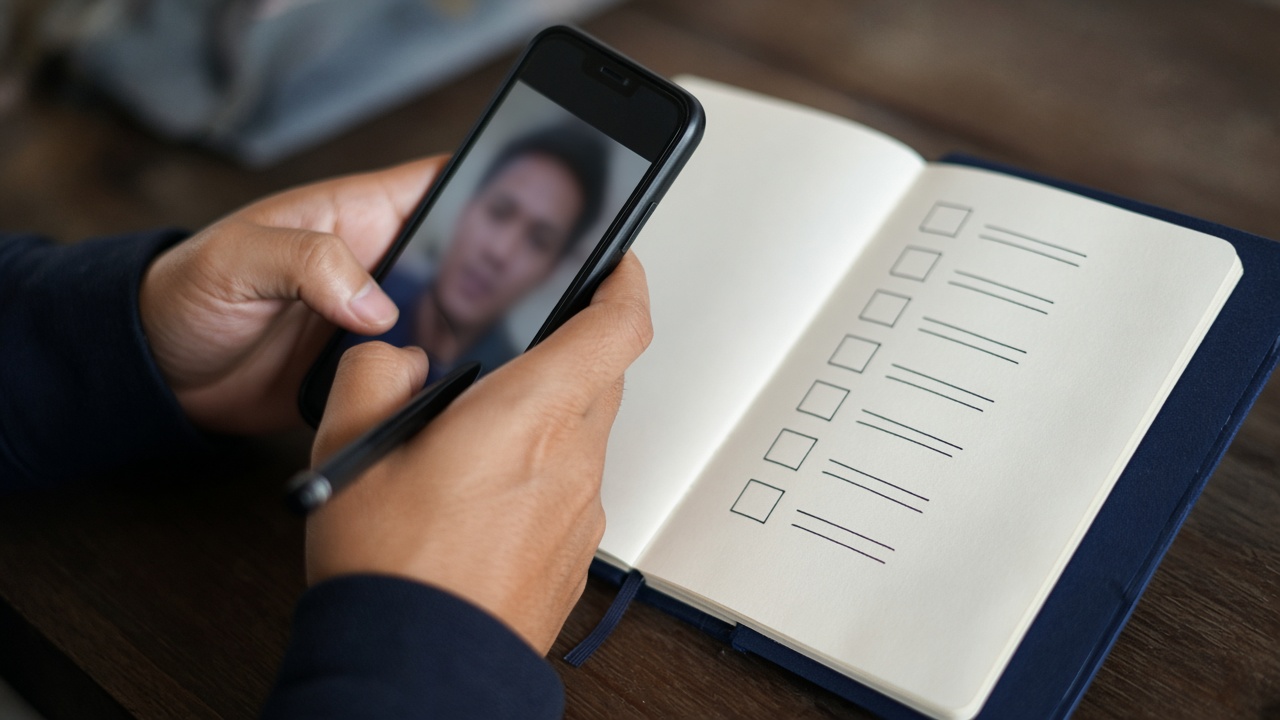 Checklist cara mengenali deepfake AI sebelum percaya konten